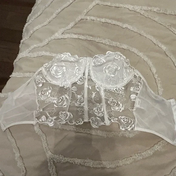 Fashion Nova White Floral Lace Corset - Picture 5 of 5